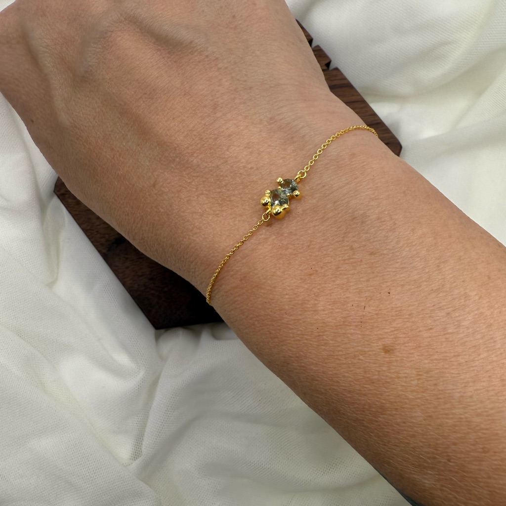Elegant Gold Bracelet With Green